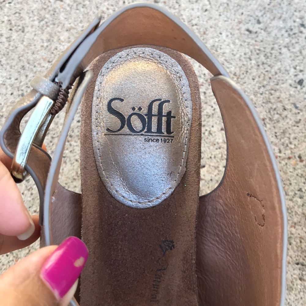 🌸Sofft Cambria Gold Metallic heels 🌸 - Picture 4 of 13